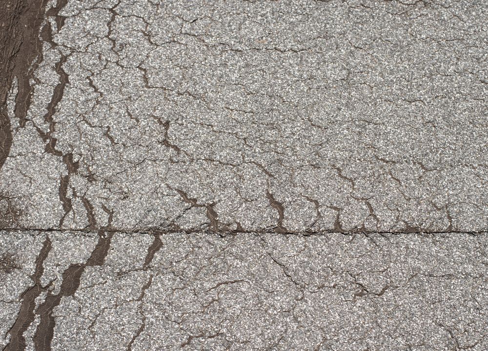 Daklekkage door scheuren in plat dak Meteren Losliggend dakleer op plat dak in Meteren